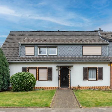 Cozy Villa With Garden, Balcony And Parking Area In Duesseldorf Exterior photo