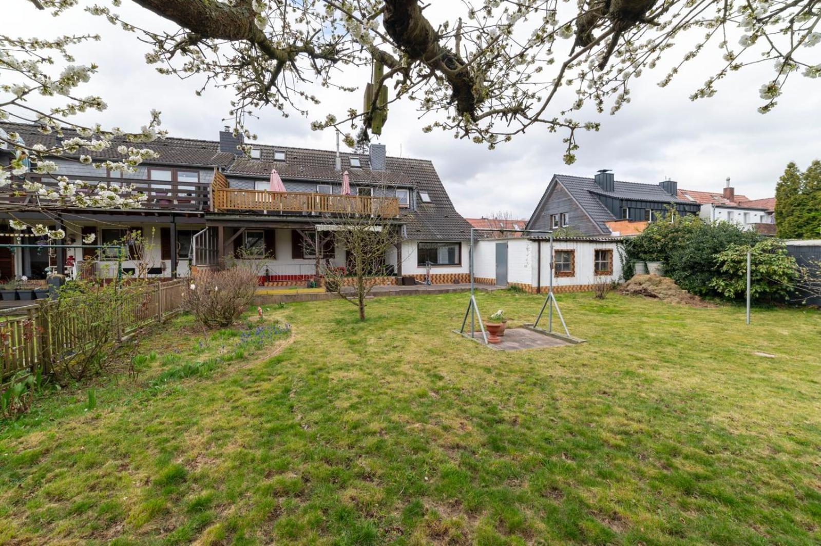 Cozy Villa With Garden, Balcony And Parking Area In Duesseldorf Exterior photo